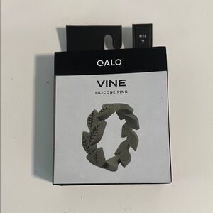 QALO Vine Silicone Ring - Sage green